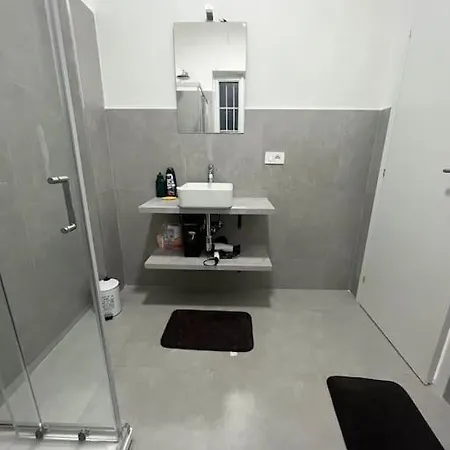 Apartment V12-2